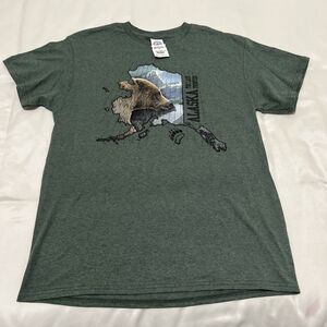 Y2K Alaska T-shirt NEW Grizzly Bear Travel Nature Sz M Green NWT Graphic Tee